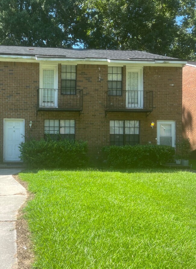 Building Photo - 111 Timber Ln