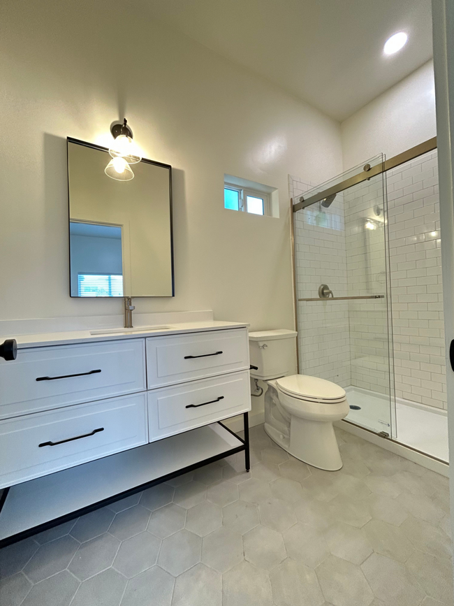 Building Photo - Newly Constructed 2 Bedroom / 2 Bath - Clo...