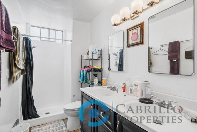 Building Photo - 3964 Manzanita Dr