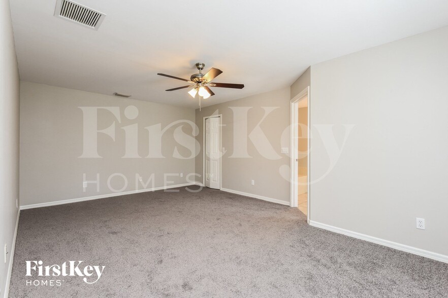 Building Photo - 120 SE 46th St