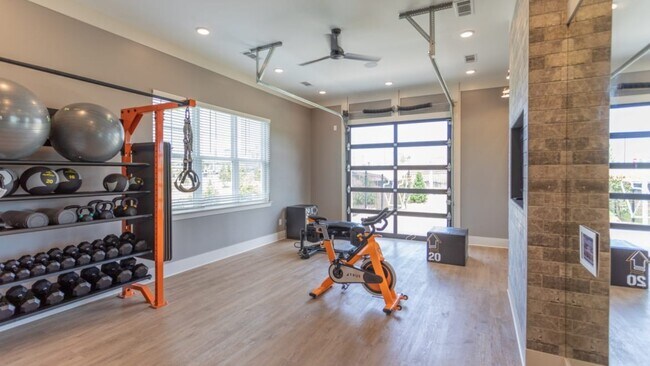 Building Photo - 215 Columns way