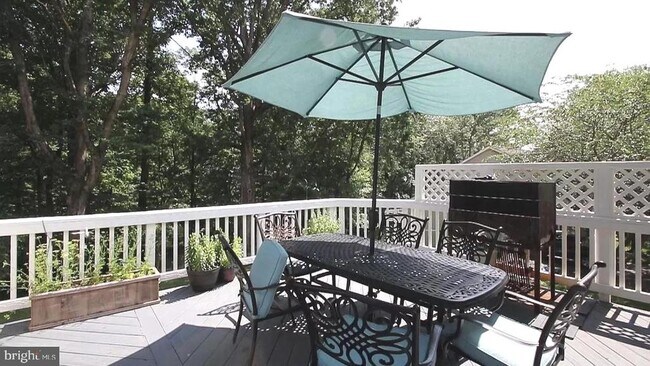 Building Photo - 11120 Lake Breeze Dr