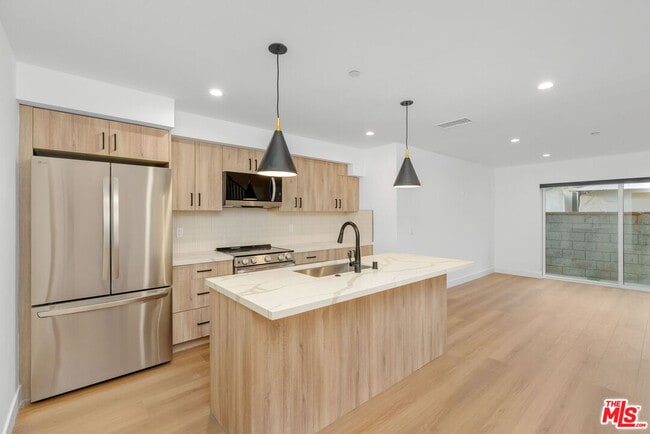 Building Photo - 12704 Pacific Ave