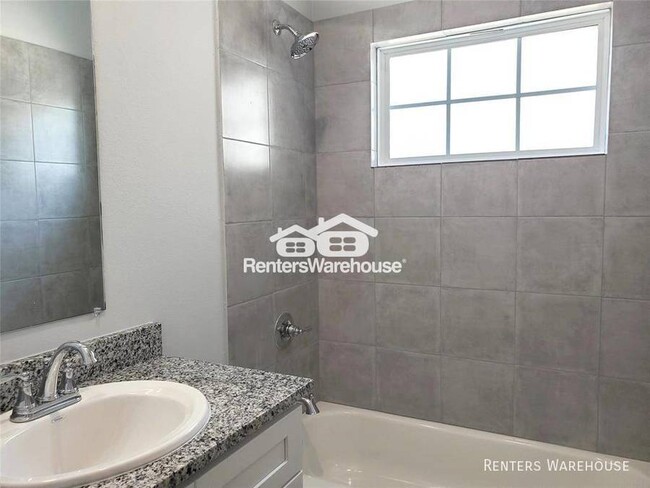 Building Photo - Brand new 3 bedroom, 2.5 bath townhome