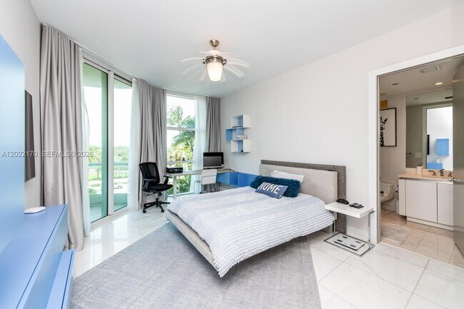 Building Photo - 16051 Collins Ave
