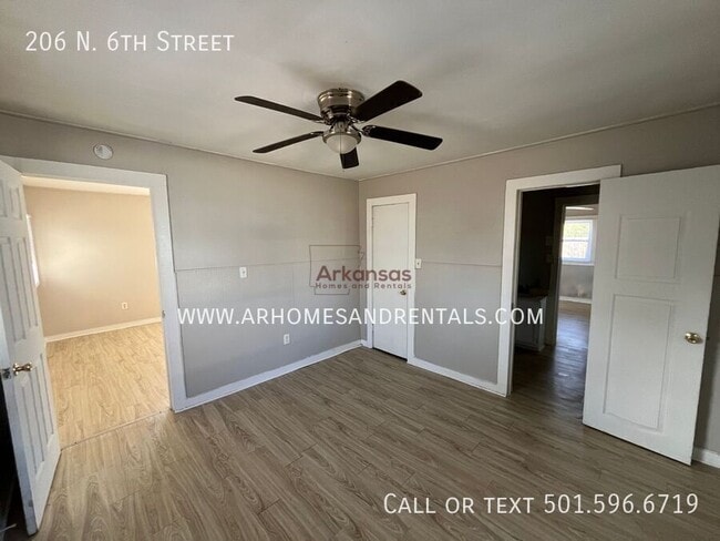 Building Photo - 206 N 6th St