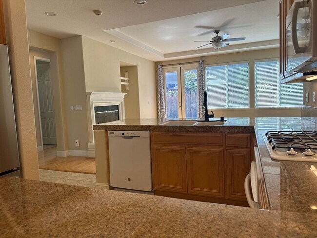 Building Photo - Single Story, Bright and Beautiful Home, w...