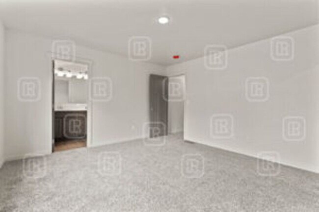 Building Photo - 209 S Grady Ln