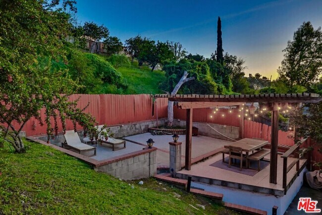 Building Photo - 3540 Division St