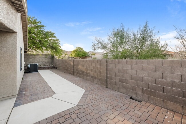 Building Photo - 3652 W Avenida Obregon