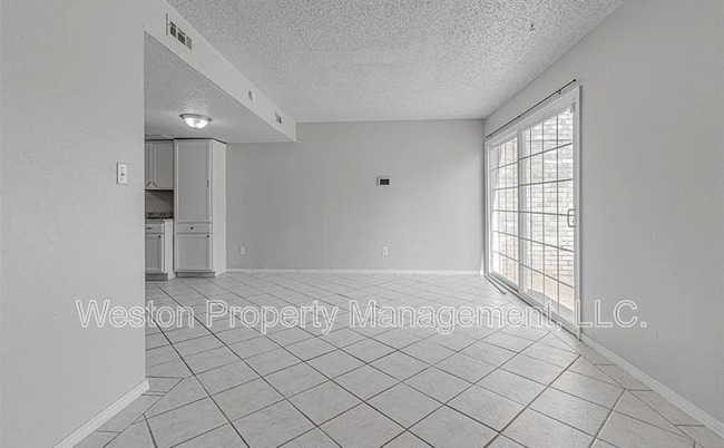 Building Photo - 1402 Bill Carrol Dr