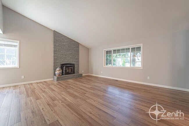 Building Photo - 1701 SE 123rd Ave