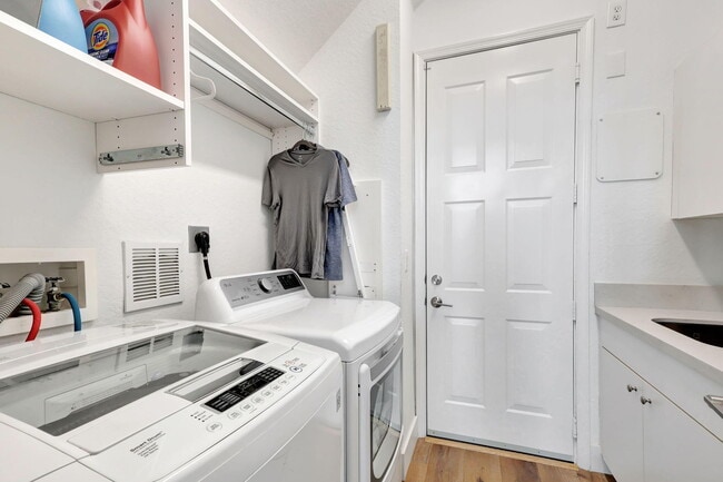 Building Photo - 11615 Paradise Cove Ln