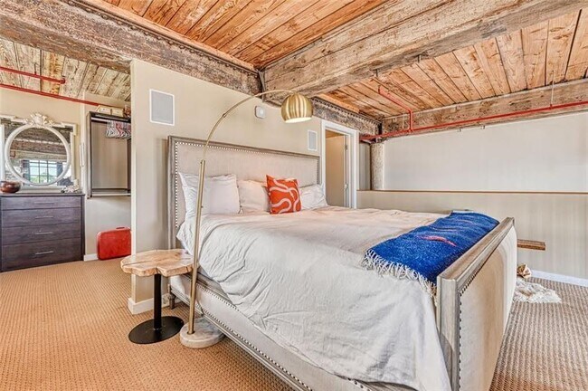 Building Photo - 170 Boulevard SE