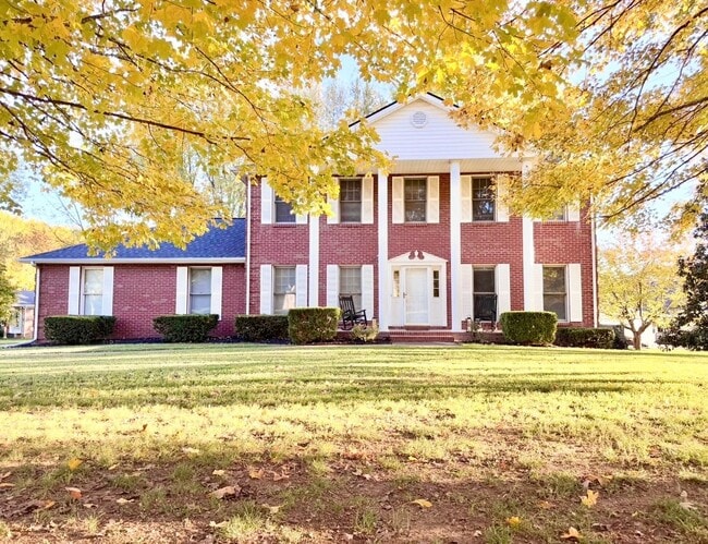 Building Photo - 1402 E Rhett Butler Rd