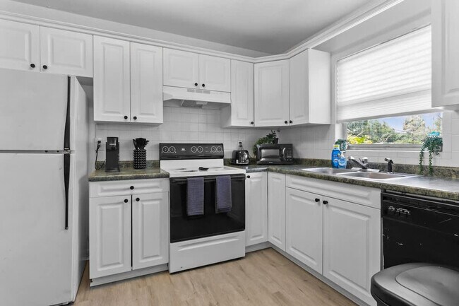 Building Photo - 2401 Gordon St