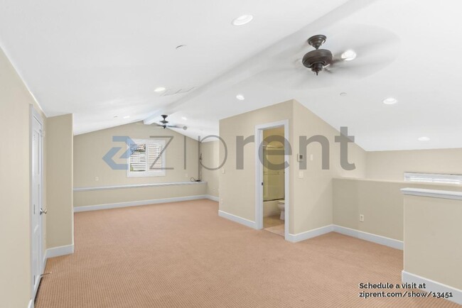 Building Photo - Unit