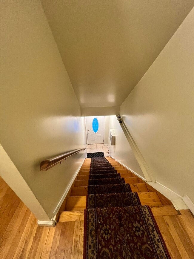 Building Photo - 165 Grant Ave