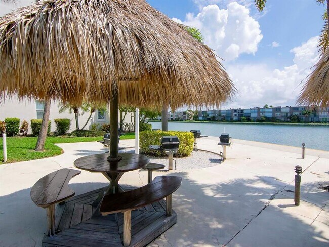 Building Photo - 7540 Bay Island Dr S