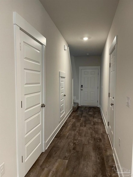 Building Photo - 1650 Iroquois Ct