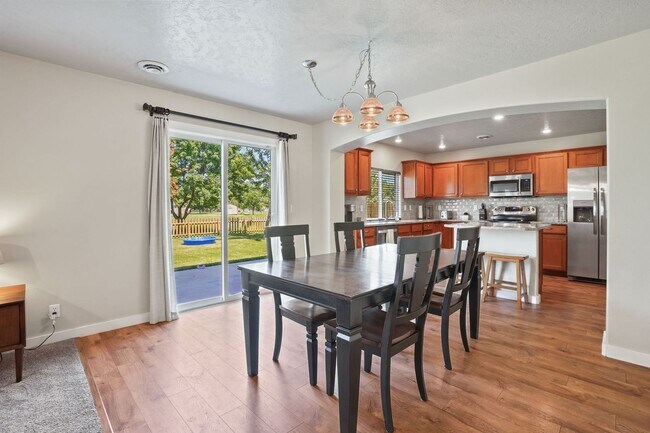 Building Photo - 4bd/2.5ba South Boise Home!