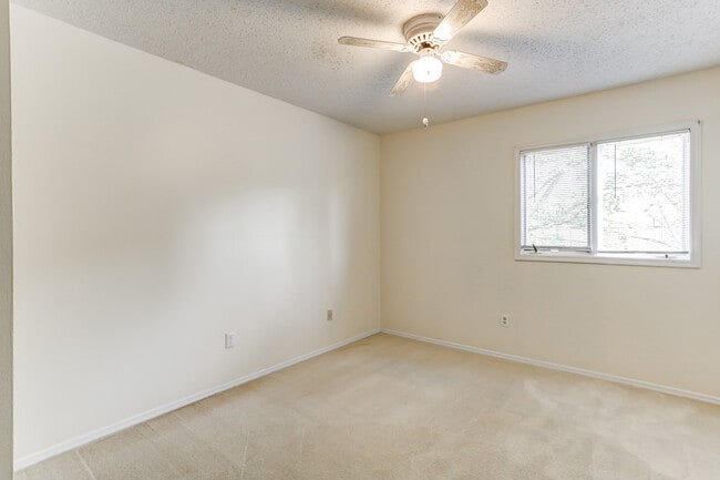 Building Photo - 1830 Ashborough Ct
