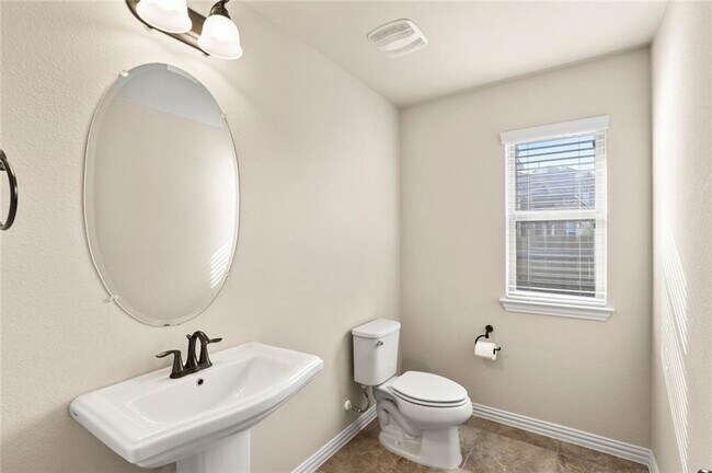 Building Photo - 2913 Consuelo Wy