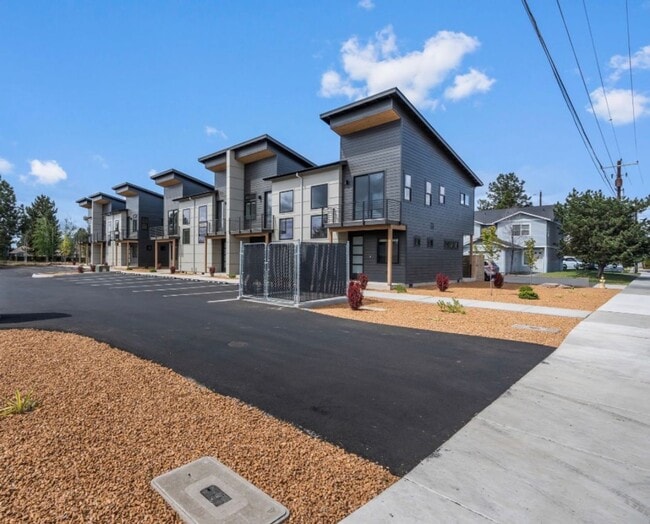 Building Photo - Gorgeous BRAND NEW Modern 2-bd/2-bath Condo in Redmond, OR!