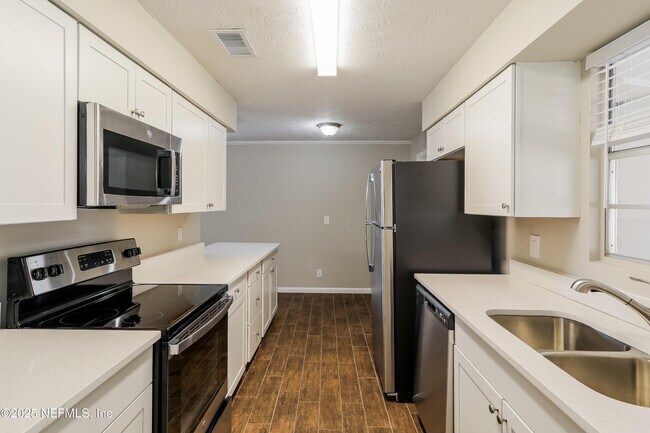 Building Photo - 470 Sigsbee Ct