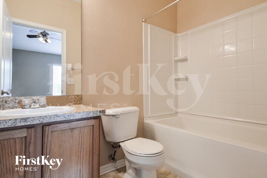 Building Photo - 15825 Fishhawk Falls Dr