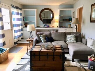 Building Photo - 2BD + Office Space/2.5 Bath - Townhome in ...