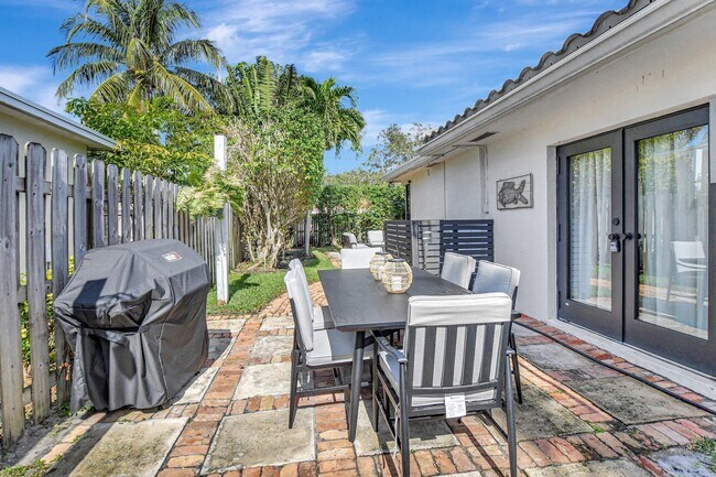 Building Photo - 801 SW 5th St