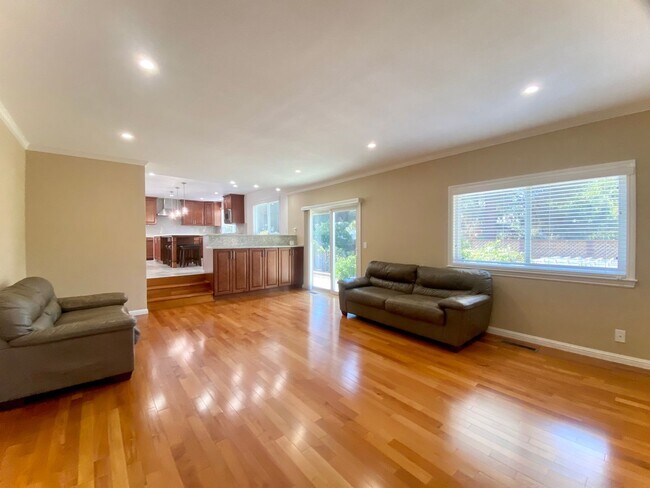 Building Photo - Spacious 4-Bedroom Irvington Home with Mod...
