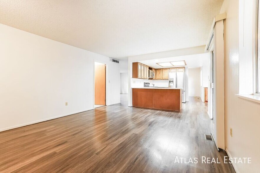 Building Photo - 15726 E Flora Pl