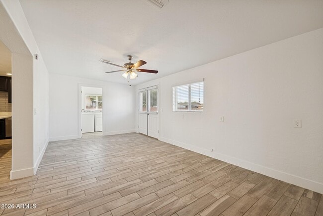 Building Photo - 1016 S Siesta Ln