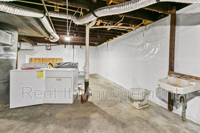 Building Photo - 2820 N 19th Ave
