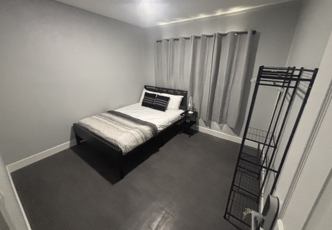 Building Photo - 151 Manganese St