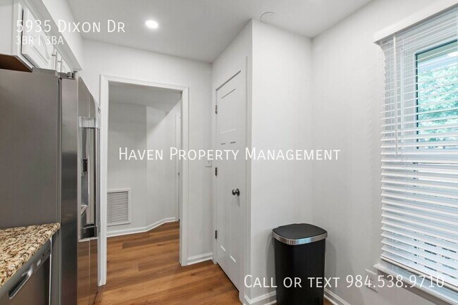 Building Photo - 5935 Dixon Dr