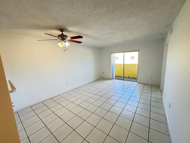 Building Photo - Charming 2-Bedroom Condo in Gated Community