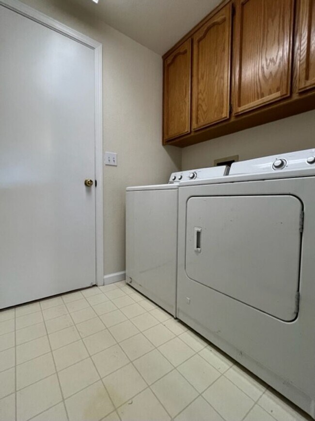 Building Photo - 4200 Buckskin Dr