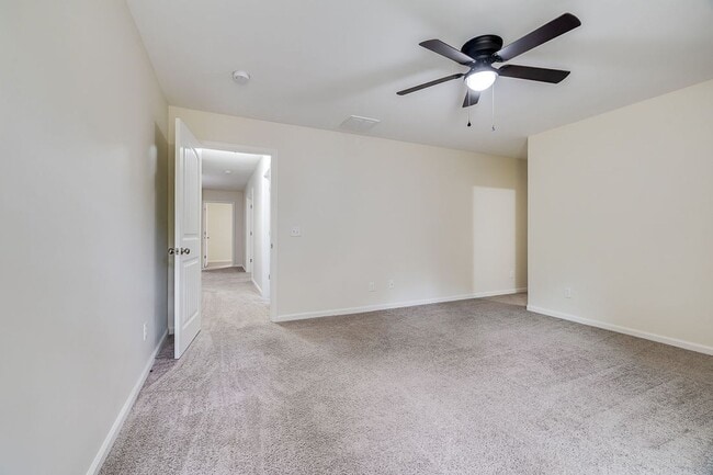 Building Photo - Spacious Custom 8 Bed 4.5 Bath Home on Lar...