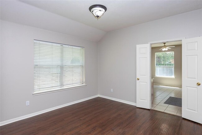 Building Photo - 3915 Lauderwood Ln
