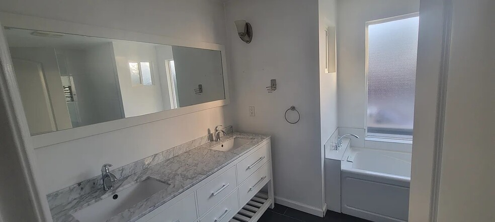 Building Photo - 16043 San Fernando Mission Blvd