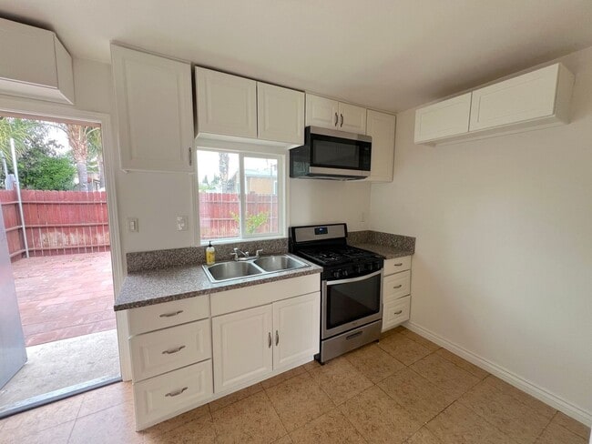 Building Photo - Wallace-3587