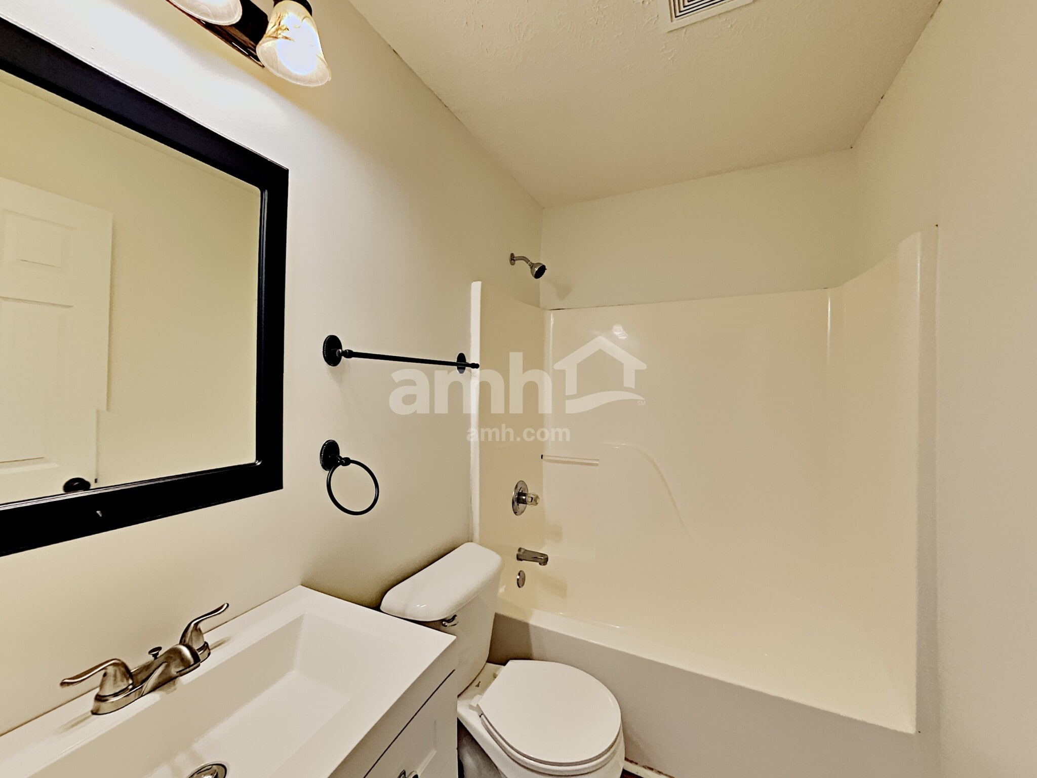 Building Photo - 126 Walton Village Dr