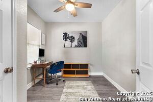 Building Photo - 810 Dakota St