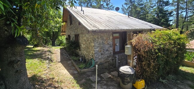 Building Photo - Charming 1-bedroom cottage nestled just 4 miles west of downtown Sebastopol in the heart of West ...