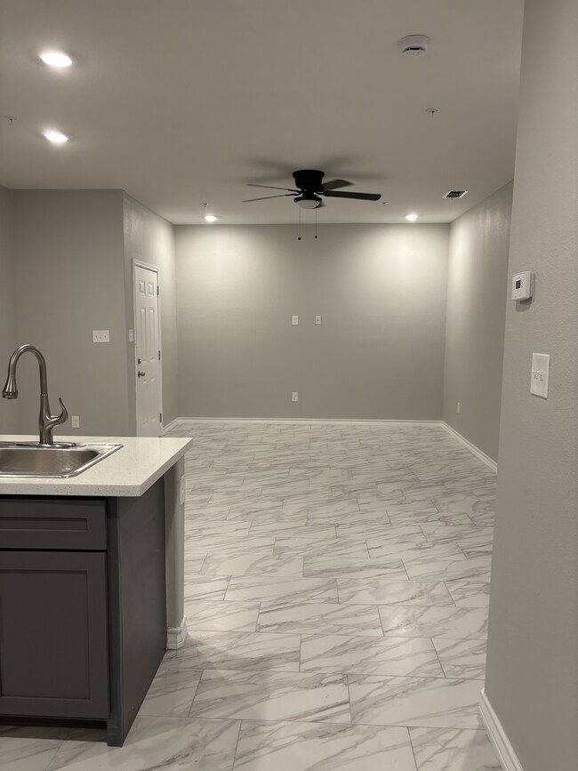 Building Photo - Angelix Apartments (BRAND NEW!)