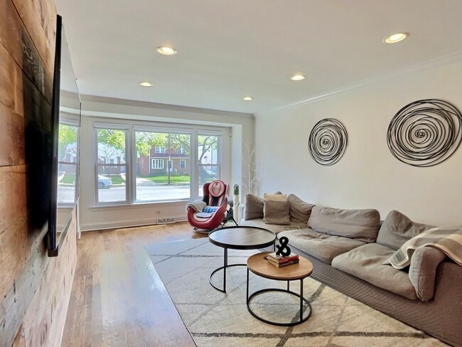 Building Photo - 4908 N Nagle Ave