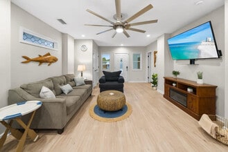 Building Photo - 501 Dolphin St